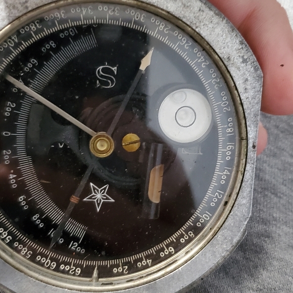 Old compass - Picture 1 of 3